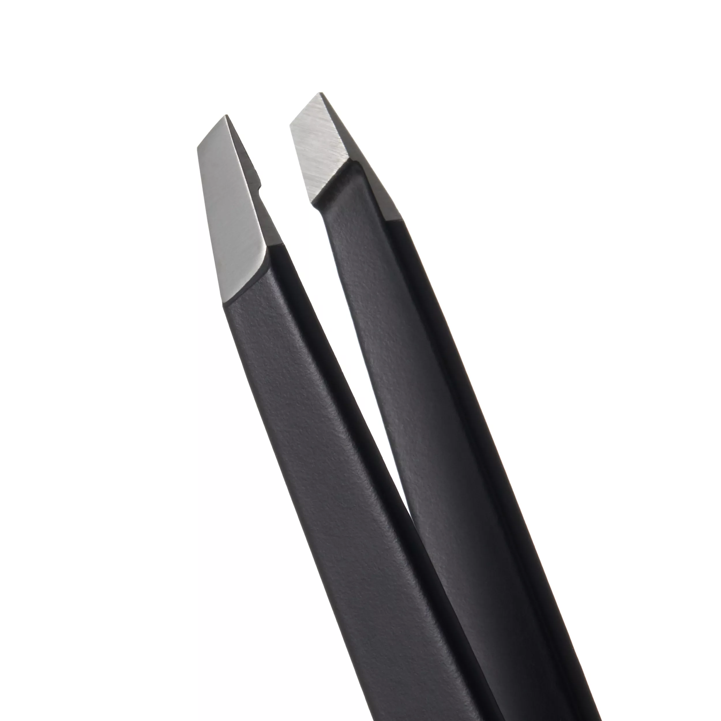 SIGNATURE TWEEZER SLANTED - BLACKOUT